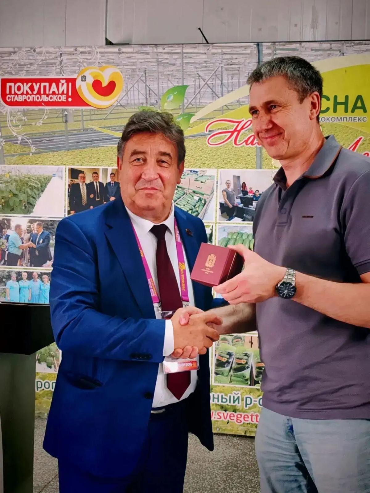 Владимир Кашин посетил тепличный комплекс «Весна» в Предгорном округе