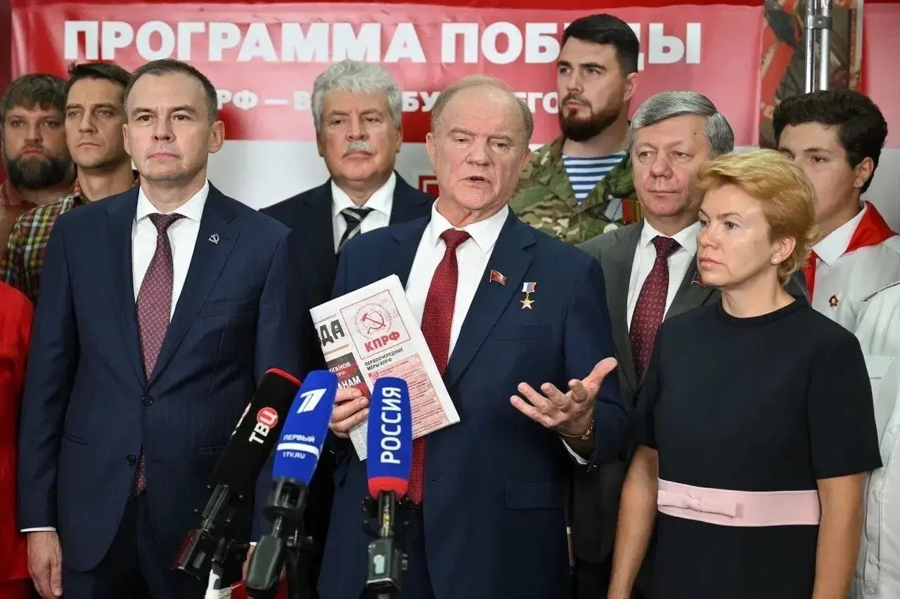 Первый заместитель председателя Совета депутатов городского округа Балашиха, руководитель фракции КПРФ Зверев Олег принял участие во встрече с Г.А. Зюгановым