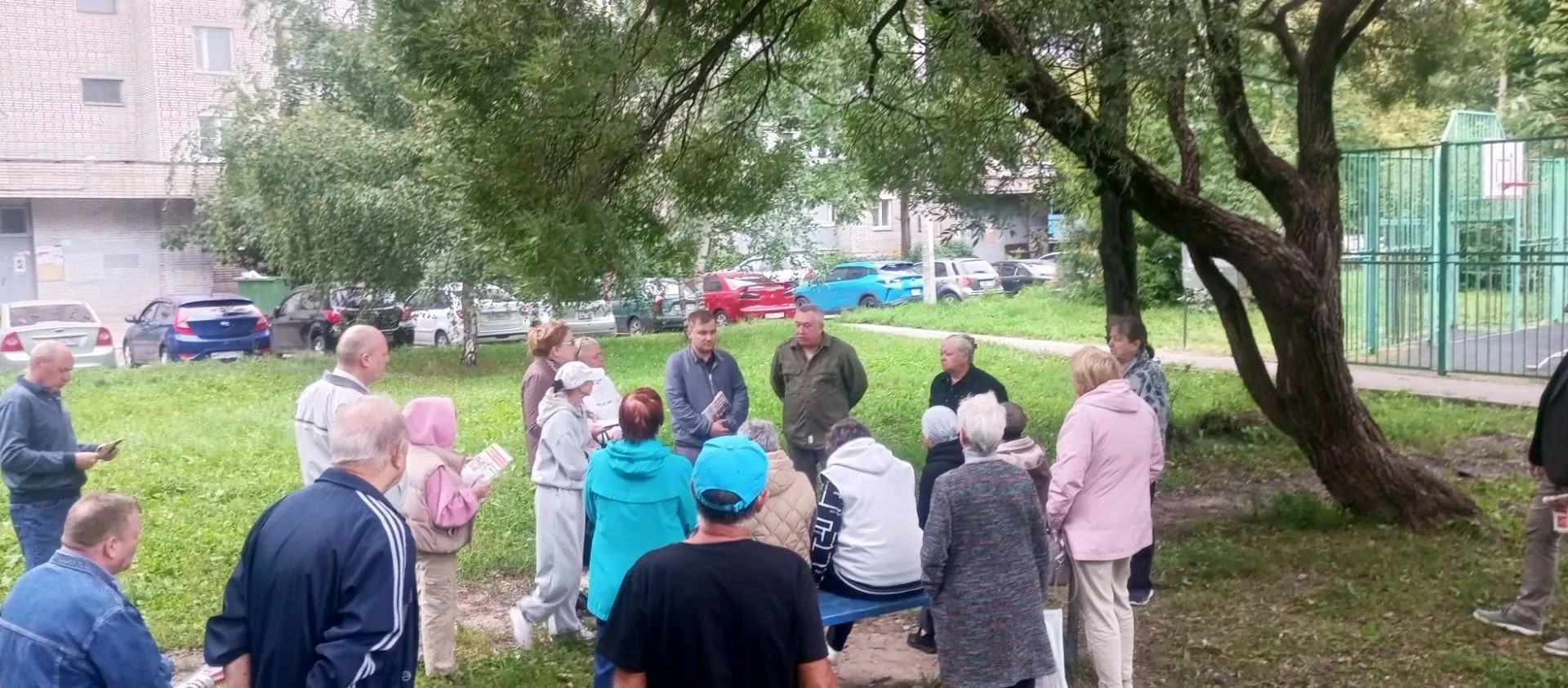Черепенников Андрей провел встречу с жителями дома по адресу: г.о. Подольск, мкр. Климовск, ул. Симферопольская, д. 45