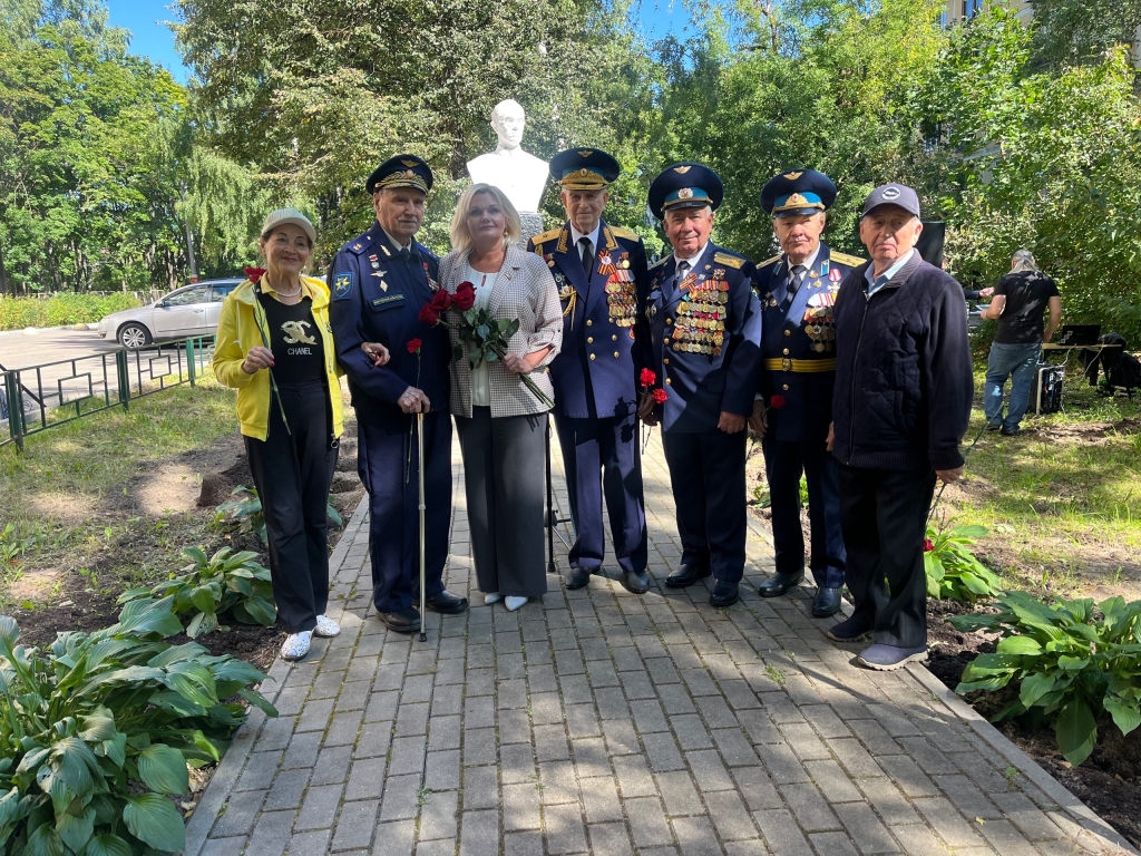 Встреча в поселке городского типа Монино
