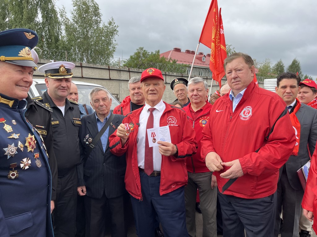 КПРФ отправила 159-й гуманитарный конвой под лозунгом «Все для Победы!»