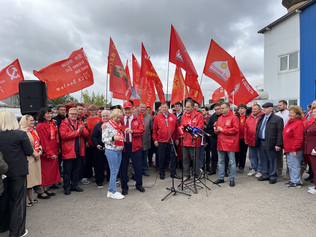 КПРФ отправила 159-й гуманитарный конвой под лозунгом «Все для Победы!»