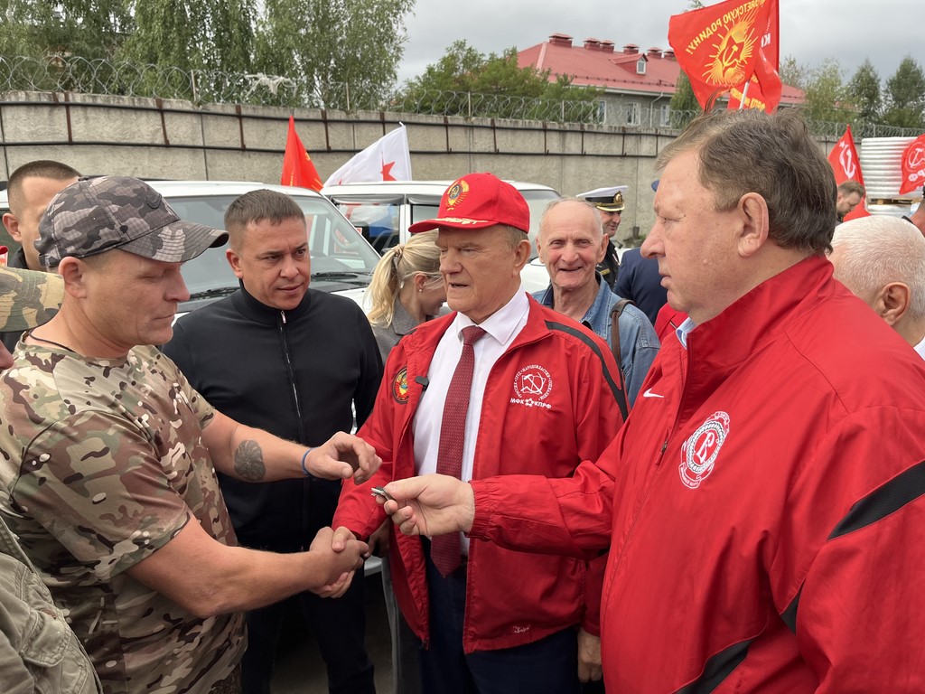 КПРФ отправила 159-й гуманитарный конвой под лозунгом «Все для Победы!»
