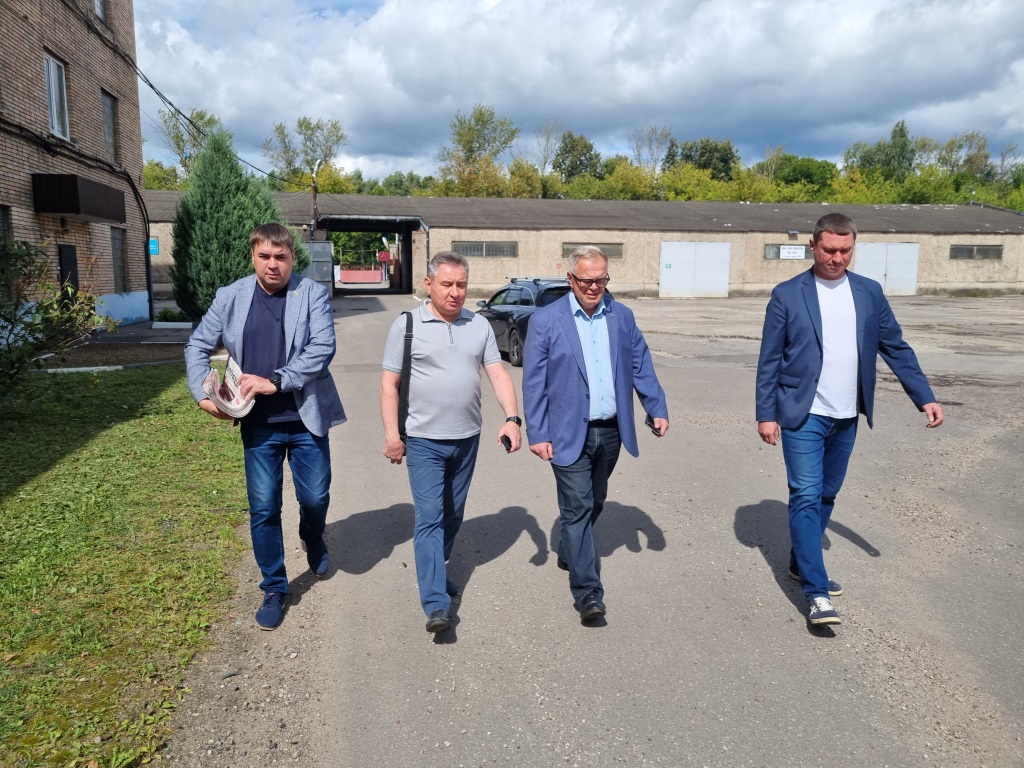 Руководитель фракции КПРФ в Мособлдуме Александр Наумов встретился с коллективом Чеховского регенераторного завода