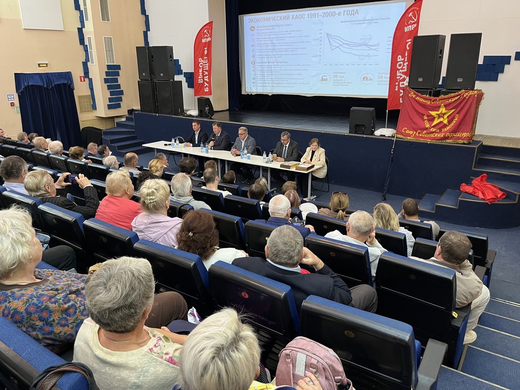 Завершился визит Владимира Кашина в г.о. Серпухов встречей с жителями в ДК «Большевик»