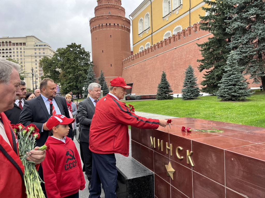КПРФ в Москве провела митинг в День Победы над милитаристской Японией и окончания Второй мировой войны