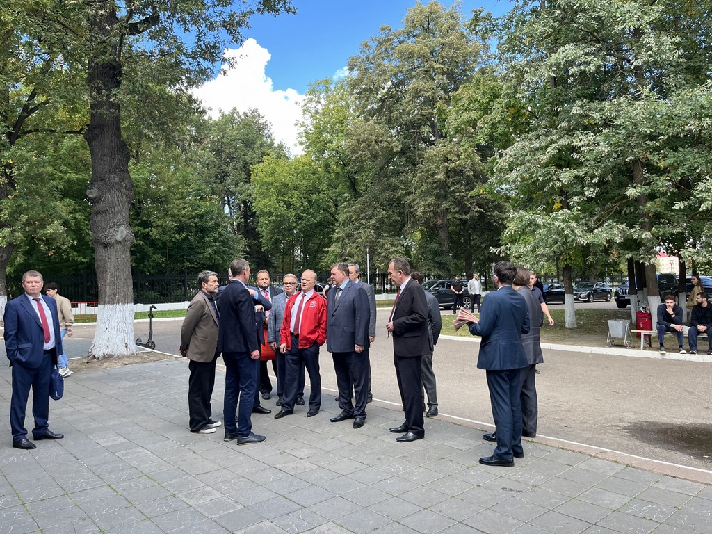 Продолжается рабочий визит Геннадия Зюганова в Подольск