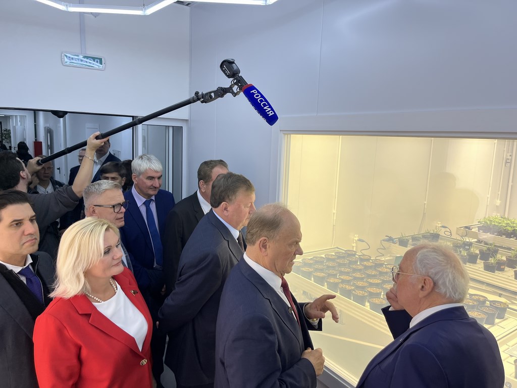 Геннадий Зюганов посетил АО Щелково Агрохим
