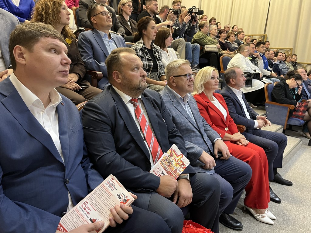 Геннадий Зюганов посетил АО Щелково Агрохим