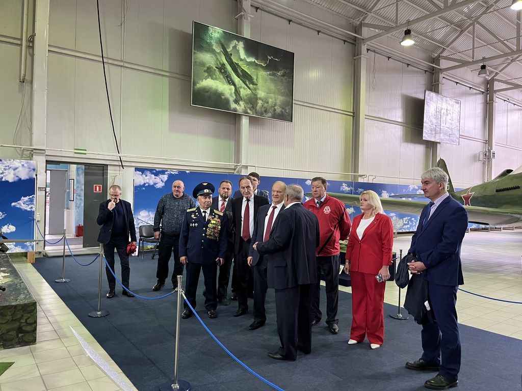 Геннадий Зюганов посетил Центральный музей ВВС в подмосковном Монино