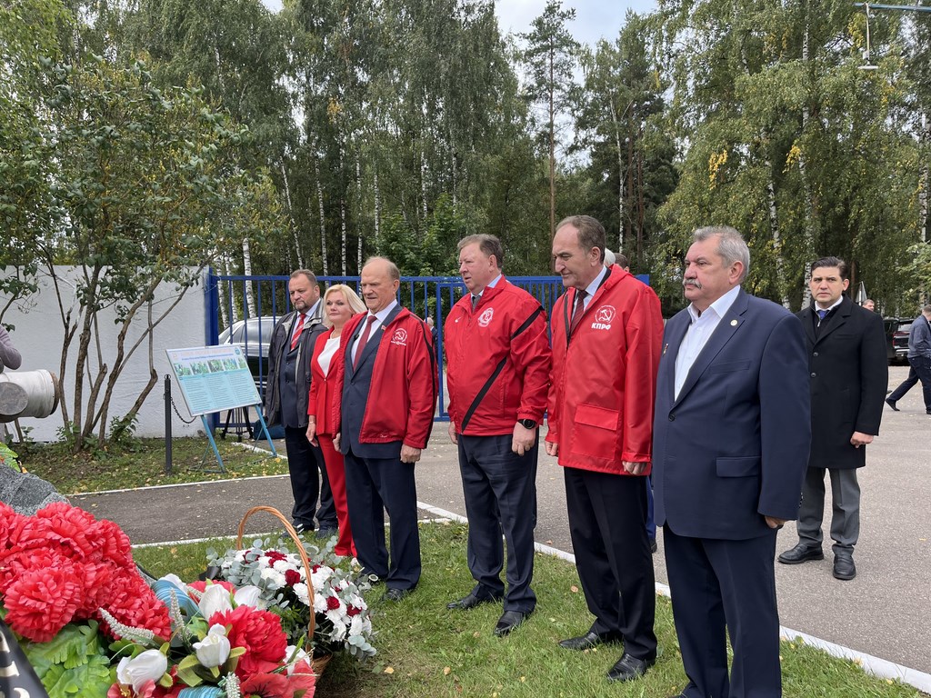 Геннадий Зюганов посетил Центральный музей ВВС в подмосковном Монино