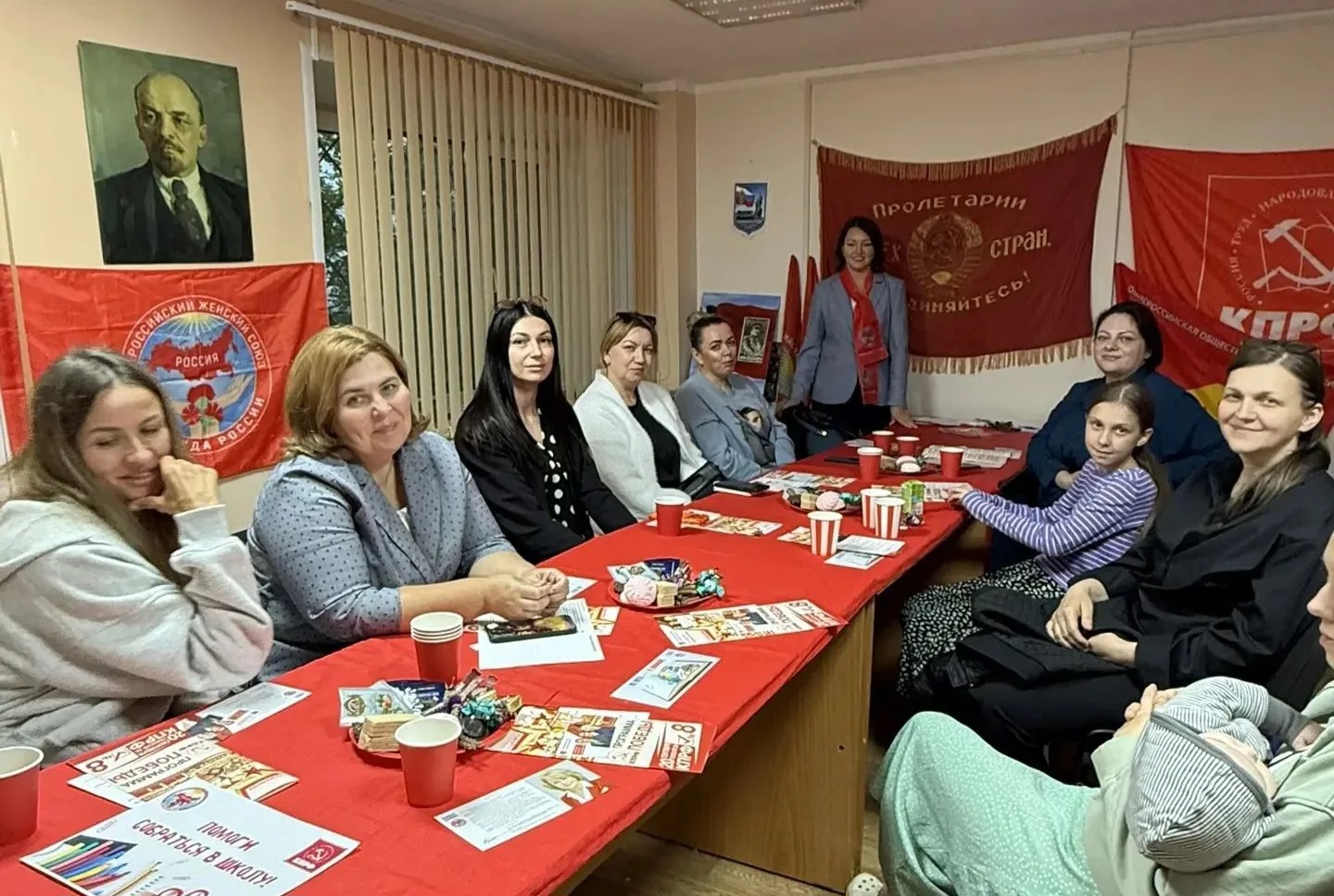 Тёплая встреча и честный разговор: Анна Легостаева обсудила насущные проблемы с многодетными мамами Лыткарина