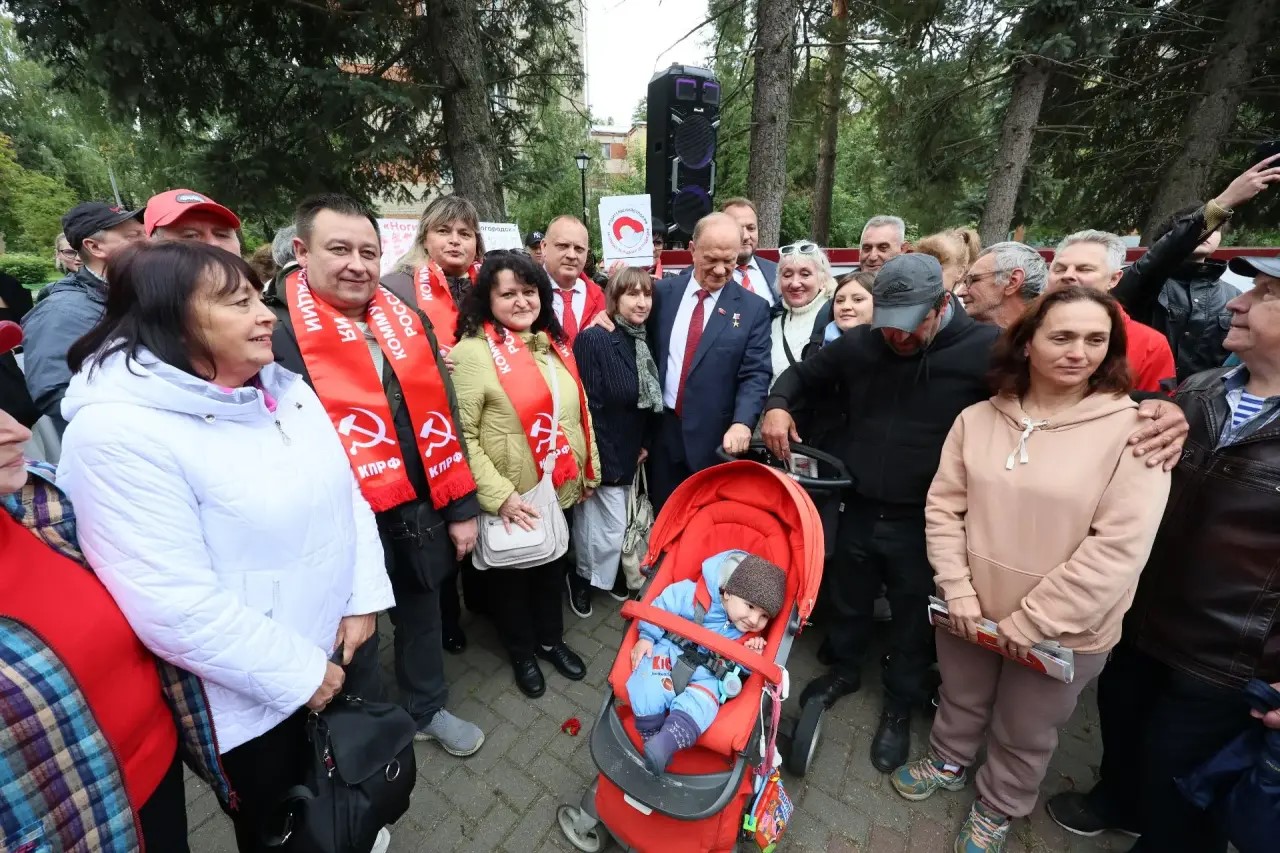 Балашихинские коммунисты почтили память Ленина в Монино