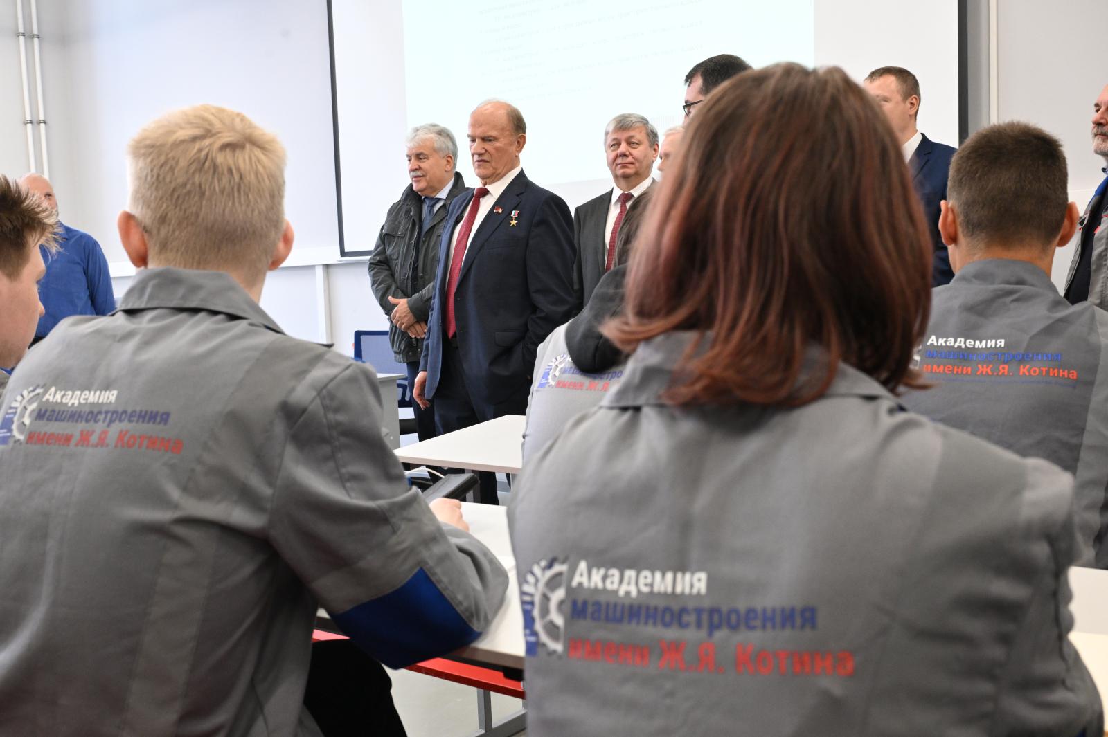 Геннадий Зюганов на Кировском заводе: Без левого народно-патриотического поворота на планете не будет ни мира, ни покоя