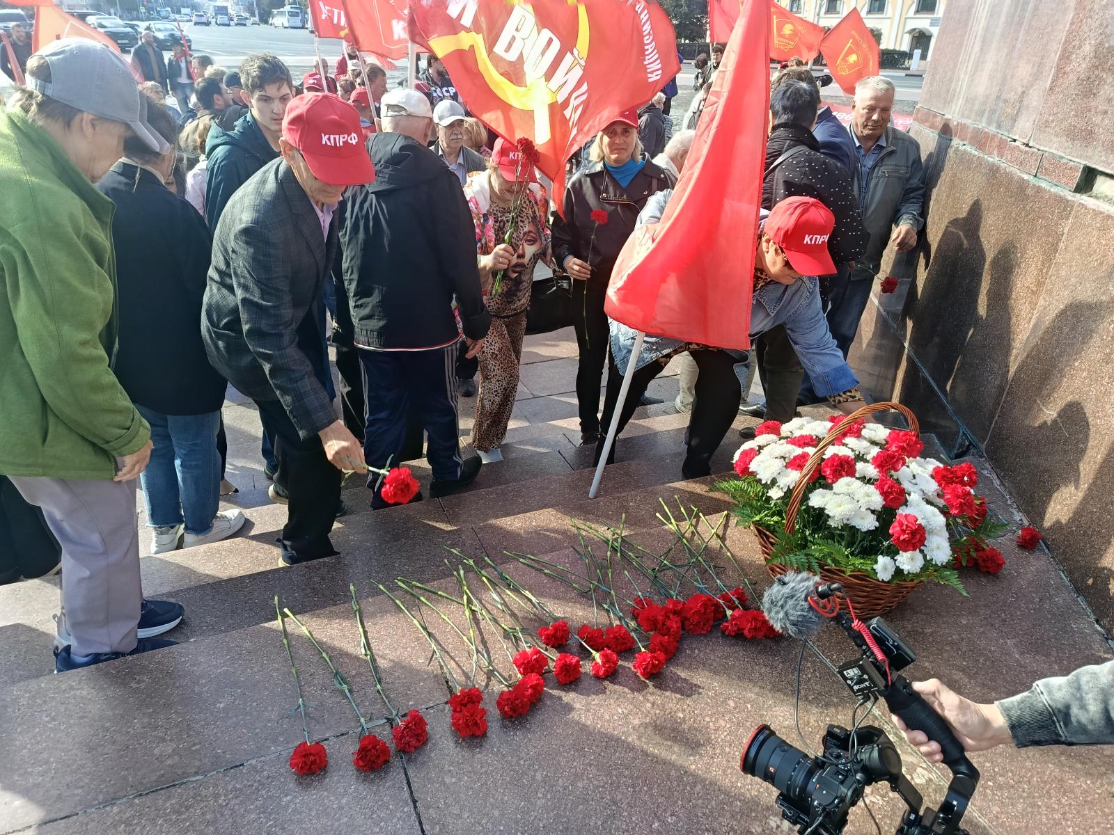 Рязанская область. Владимир Кашин возложил цветы к памятнику В.И. Ленину