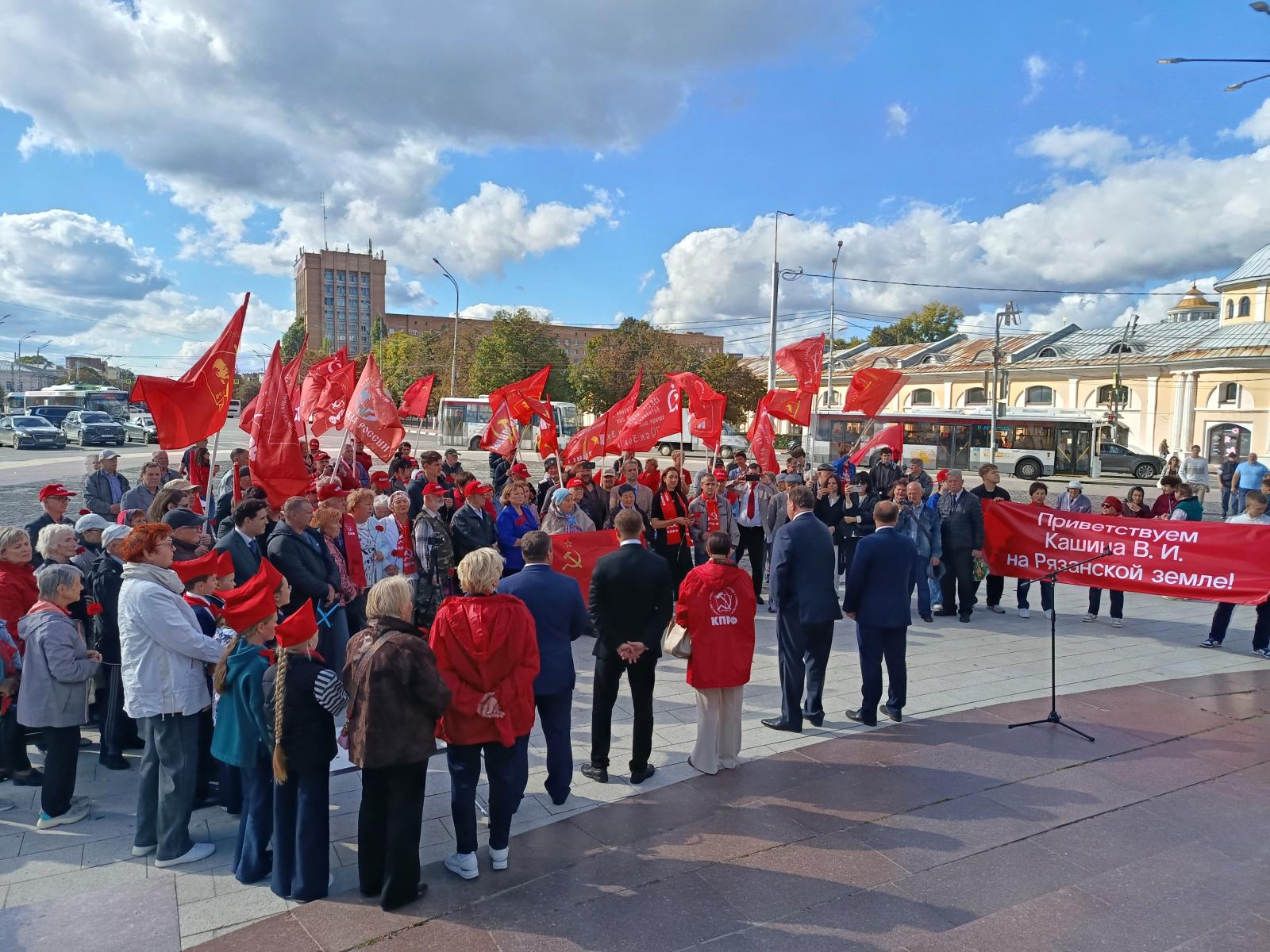 Рязанская область. Владимир Кашин возложил цветы к памятнику В.И. Ленину