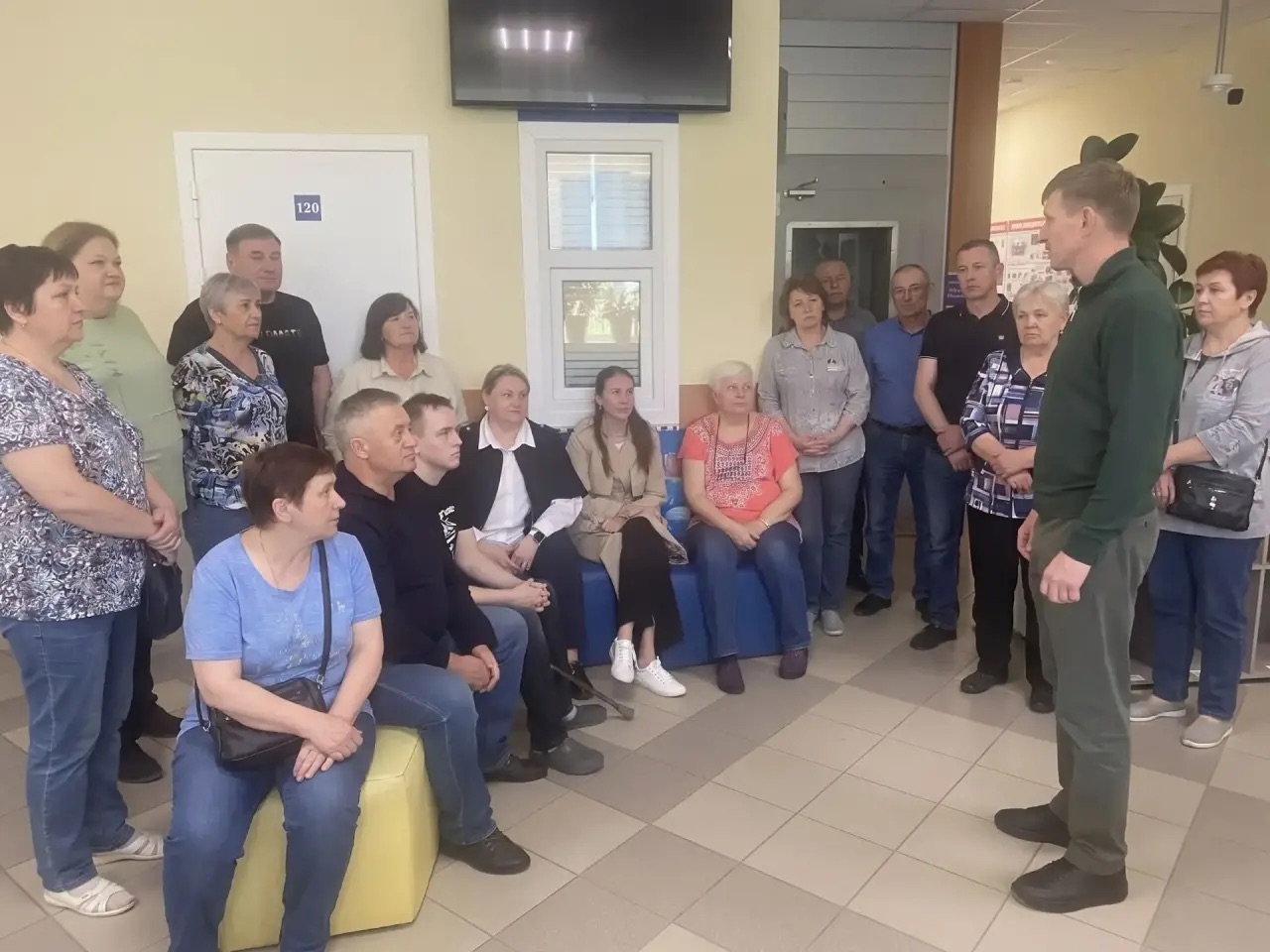 Встреча с рабочим коллективом и жителями на стадионе «Глебовец»