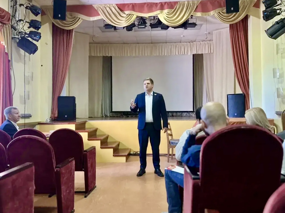 Кандидаты в депутаты Московской областной и Государственной Думы Денис Стародубов и Александр Романов встретились с жителями поселка Останкино Дмитровского м.о.