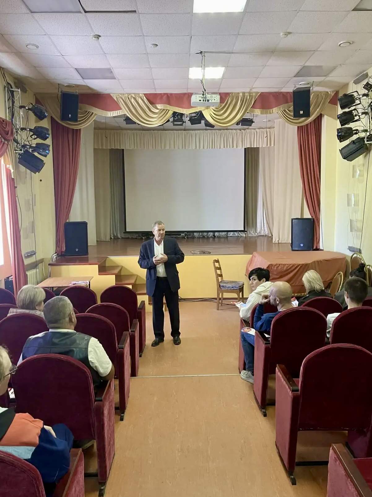 Кандидаты в депутаты Московской областной и Государственной Думы Денис Стародубов и Александр Романов встретились с жителями поселка Останкино Дмитровского м.о.