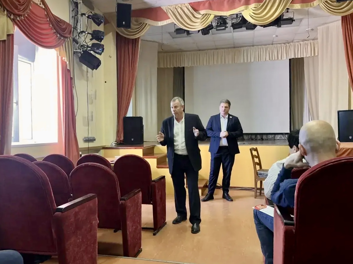 Кандидаты в депутаты Московской областной и Государственной Думы Денис Стародубов и Александр Романов встретились с жителями поселка Останкино Дмитровского м.о.