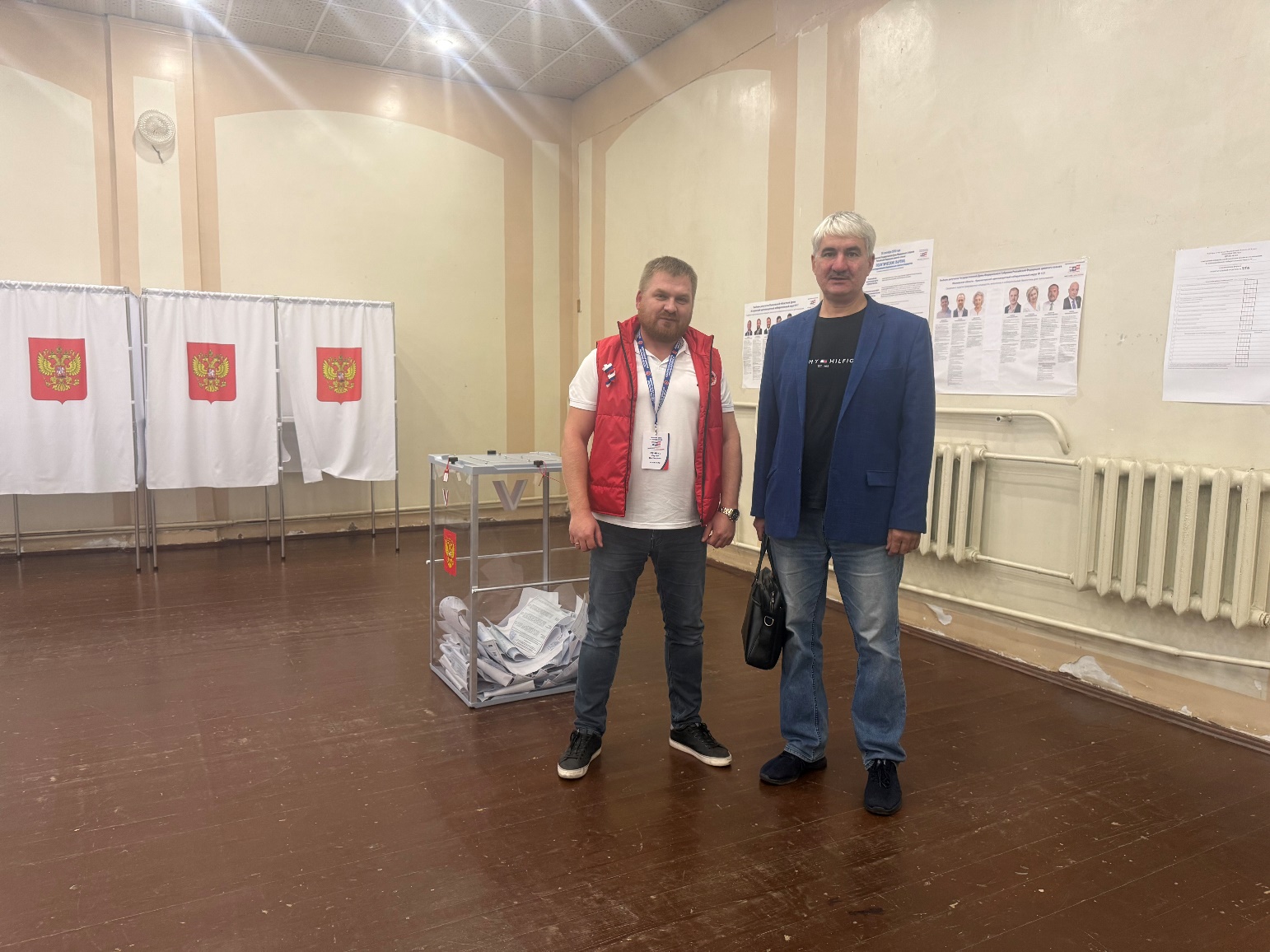 Константин Елисеев посетил избирательные участки в Истринском округе