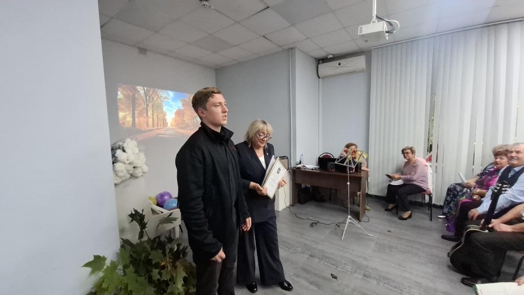 Коммунисты Орехово-Зуево поздравили жителей с днём пожилого человека