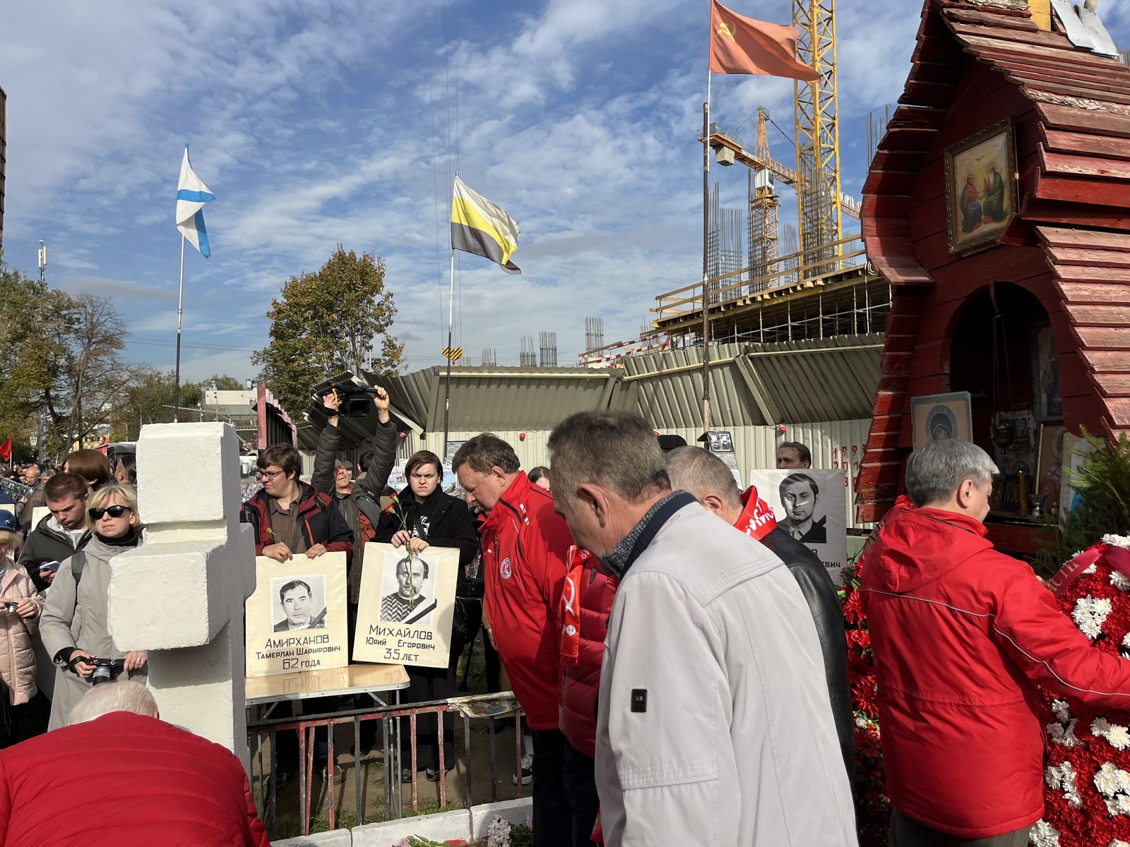 «Не забудем, не простим!»: КПРФ провела акцию памяти защитников Белого дома в октябре 93-го